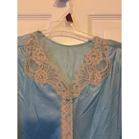 Vintage NWT Kayser Light Blue Pajama Top with Lace Accents Size Large - Picture 5 of 9